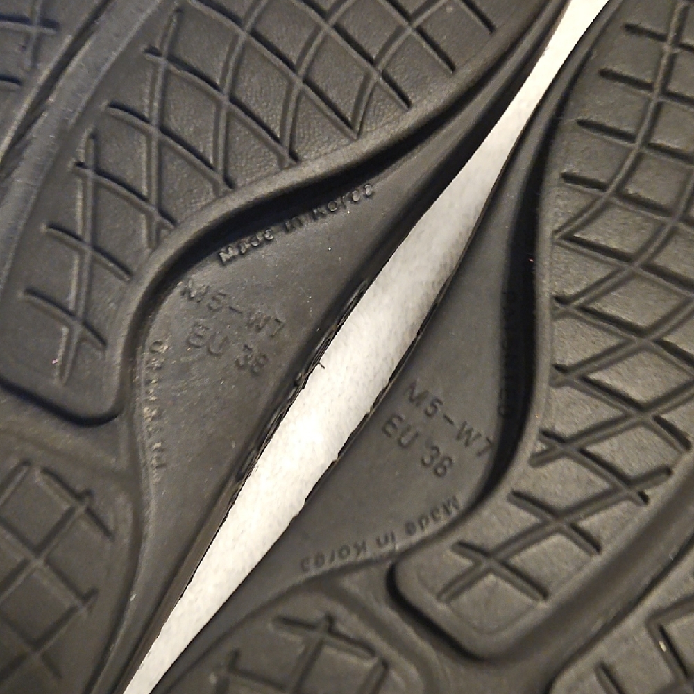 OOFOS Women's Black Sandals - Picture 8 of 8